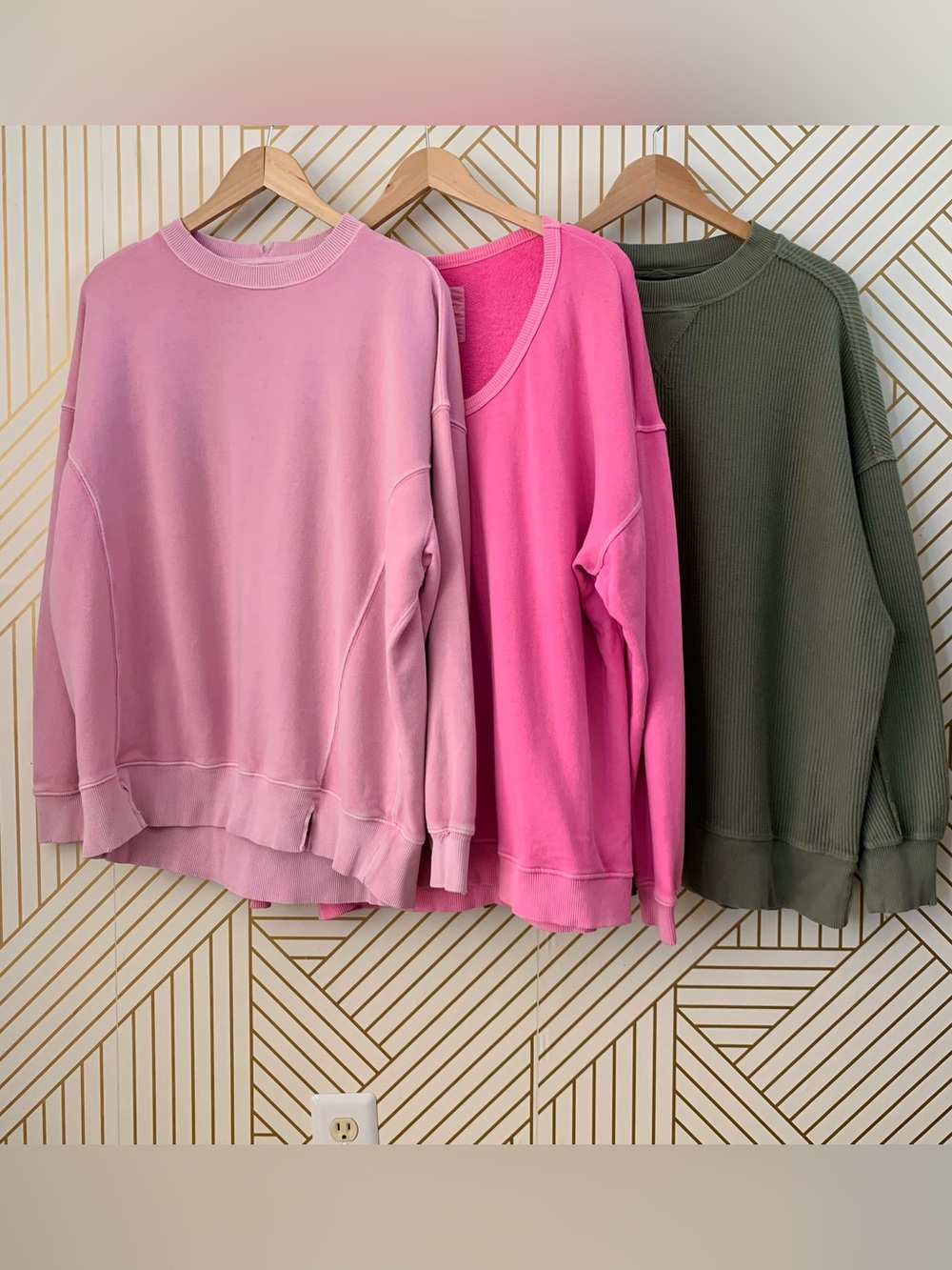Aerie Lot of 3 Sweatshirts pullovers cotton crewneck sweatshirt pink green S & M